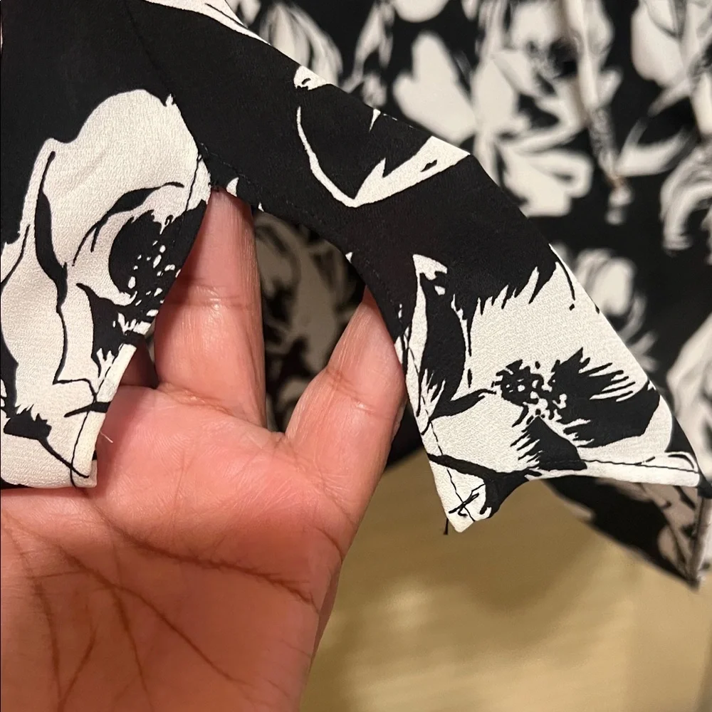 White House Black Market Black and White Floral Off-Shoulder Blouse - Picture 8 of 11